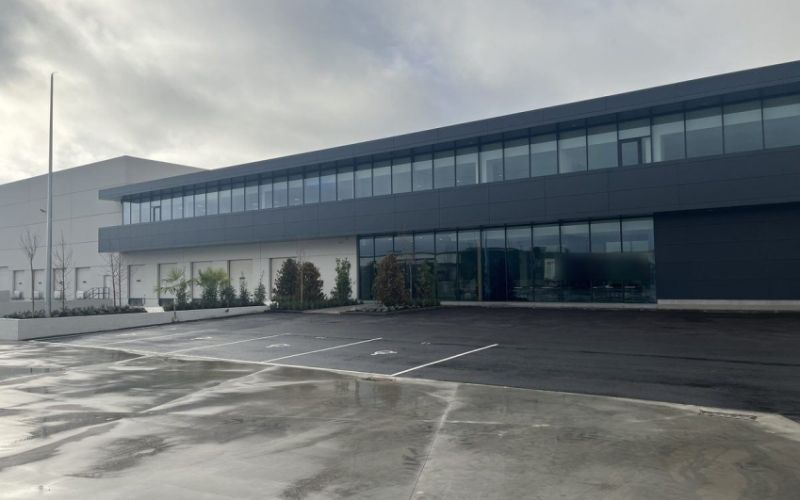 Nave logística de 10.000 m² y oficinas en Pinto
